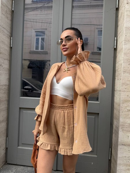 Жіночий мусліновий костюм із шортами бежевого кольору 33194