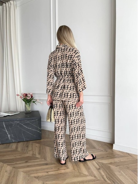 Жіночий легкий прогулянковий костюм бежевого кольору 33205