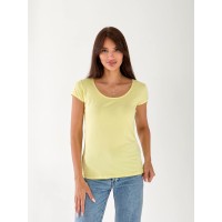 Жіноча футболка з великою горловиною жовтого кольору 33237