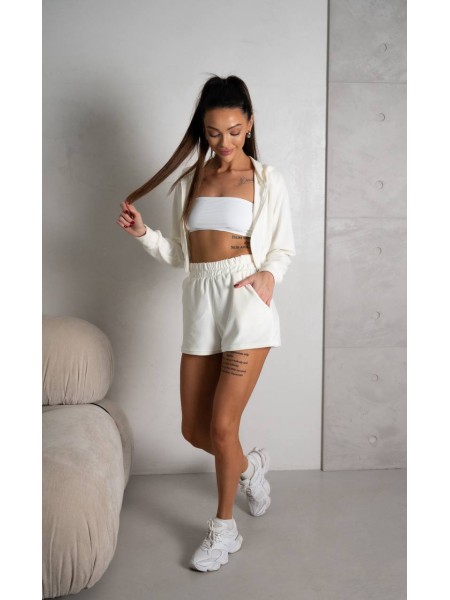 Жіночий літній велюровий костюм молочного кольору 33254