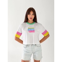 Яркая женская футболка с надписью белого цвета 33300
