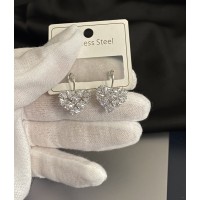 Серьги Сердца с камушками серебряного цвета английский замок магнит  33352