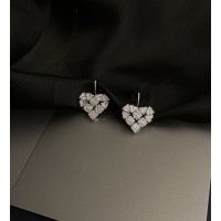 Серьги Сердца с камушками серебряного цвета английский замок магнит  33352