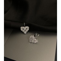 Серьги Сердца с камушками серебряного цвета английский замок магнит  33352