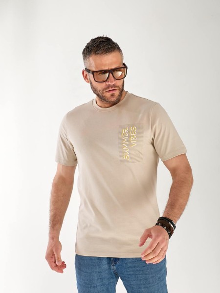 Чоловіча футболка з написом бежевого кольору 33359