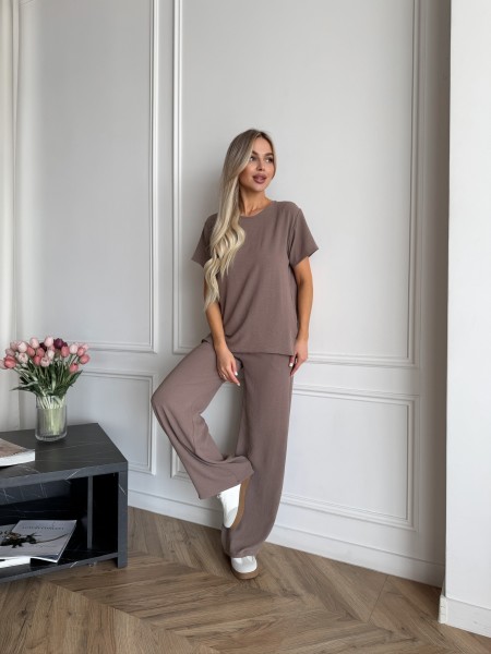 Жіночий легкий прогулянковий костюм кавового кольору 33390