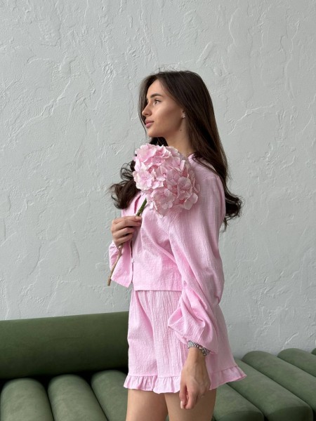 Жіночий льняний костюм з шортами рожевого кольору 33473