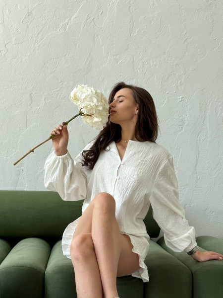 Жіночий льняний костюм з шортами молочного кольору 33565