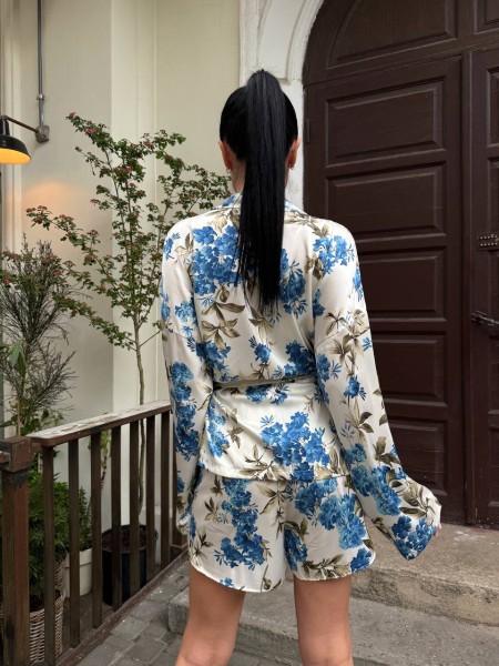 Жіночий шовковий костюм з кімоно бiлого кольору 33479