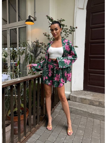 Жіночий шовковий костюм з кімоно зеленого кольору 33481