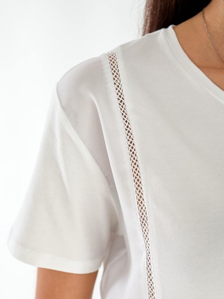 Жіноча футболка з сіточкою з боків білого кольору 33508