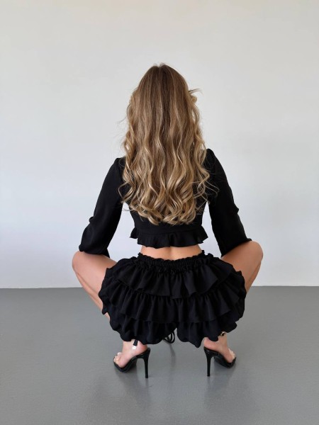 Жіночий костюм (топ+шорти) з рюшами чорного кольору 33549