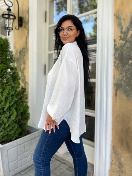 Жіноча сорочка з манжетами на резинці молочного кольору 33550