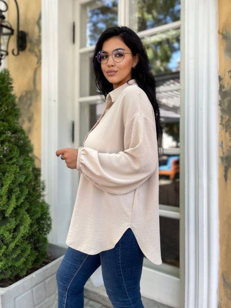 Жіноча сорочка з манжетами на резинці бежевого кольору 33551