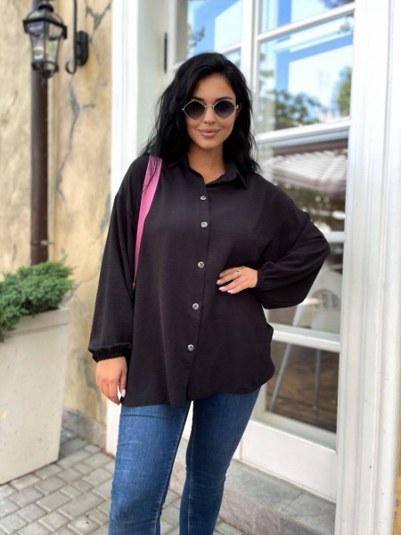 Жіноча сорочка з манжетами на резинці чорного кольору 33552