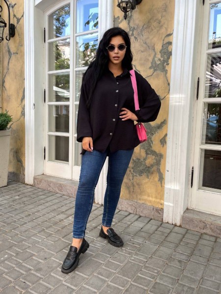 Жіноча сорочка з манжетами на резинці чорного кольору 33552