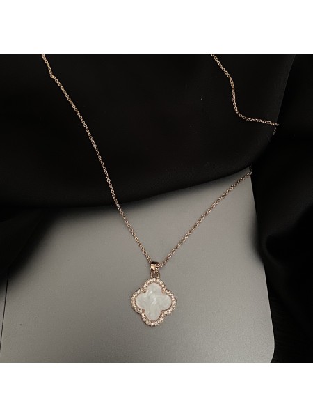 Підвіска біла Конюшина з ланцюжком золотого кольору 33556