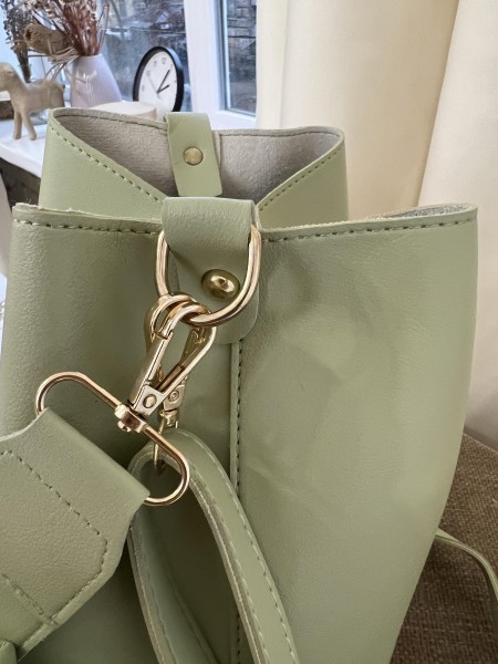 Сумка з косметичкою 2 В 1 світло-зеленого кольору 24019