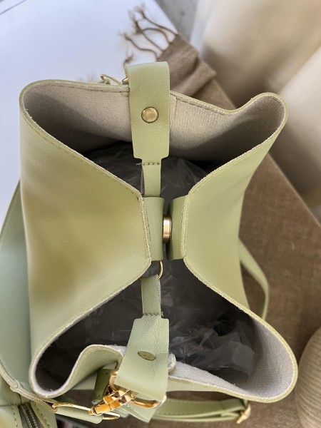 Сумка з косметичкою 2 В 1 світло-зеленого кольору 24019