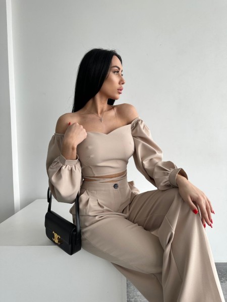 Костюм топ + штани бежевого кольору 24320