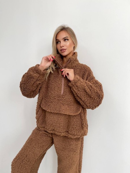Женский теплий и стильный костюм Тедди коричневого цвета 25554