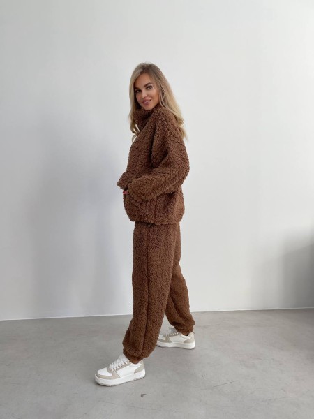 Женский теплий и стильный костюм Тедди коричневого цвета 25554
