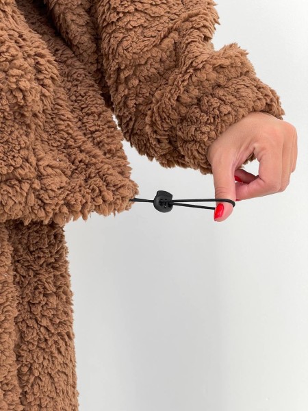 Женский теплий и стильный костюм Тедди коричневого цвета 25554