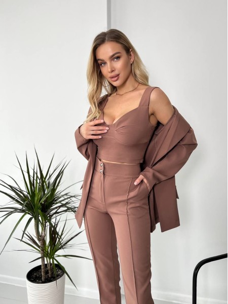Жіночий стильний костюм -трійка кавового кольору 25778 AA