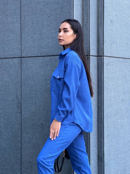 Жіночий костюм із мікровельвету на кнопках синього кольору 26050 Vo