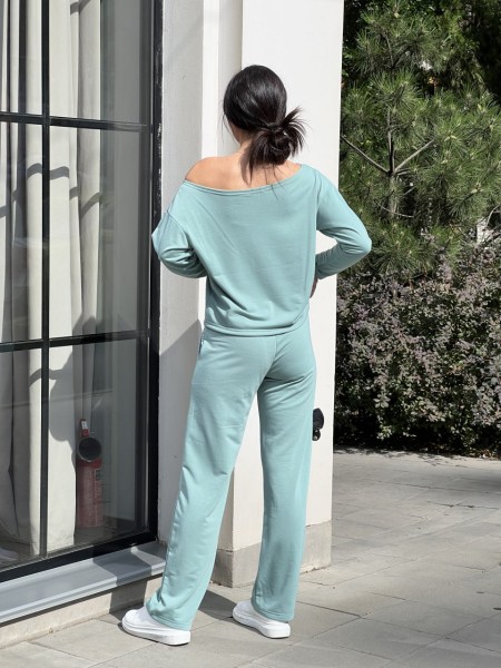 Жіночий костюм зі спущеним плечем оливкового кольору 26296 МО