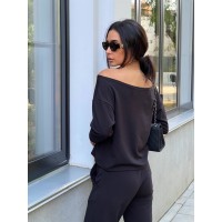 Жіночий костюм зі спущеним плечем чорного кольору 26298 МО