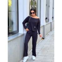 Жіночий костюм зі спущеним плечем чорного кольору 26298 МО