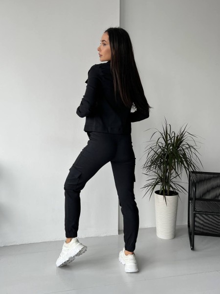 Жіночий костюм чорного кольору 26301 МО