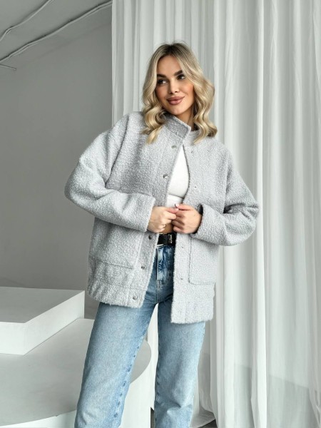 Жіночий бомбер з букле баранчика сірого кольору 26874