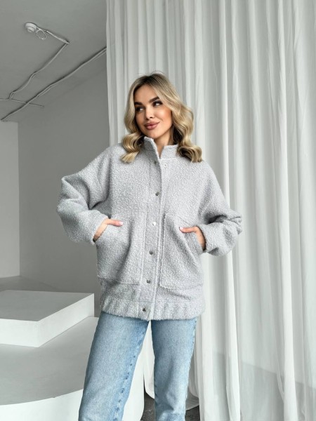 Жіночий бомбер з букле баранчика сірого кольору 26874