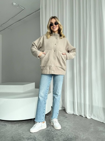 Жіночий бомбер з букле баранчика бежевого кольору 26878 АА