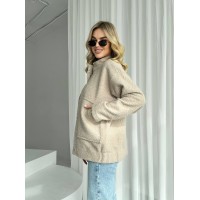 Жіночий бомбер з букле баранчика бежевого кольору 26878 АА