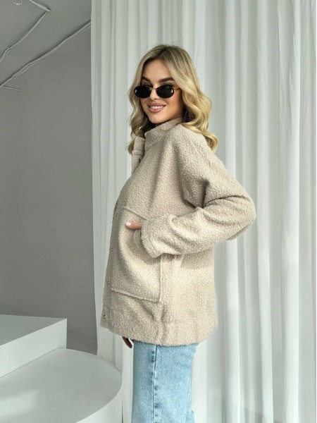 Жіночий бомбер з букле баранчика бежевого кольору 26878 АА