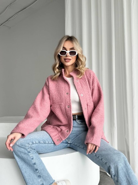 Жіночий бомбер з букле баранчика рожевого кольору 26879 АА