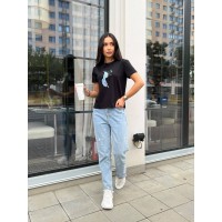 Жіноча футболка з принтом пера чорного кольору 27206 МО