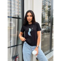 Жіноча футболка з принтом пера чорного кольору 27206 МО