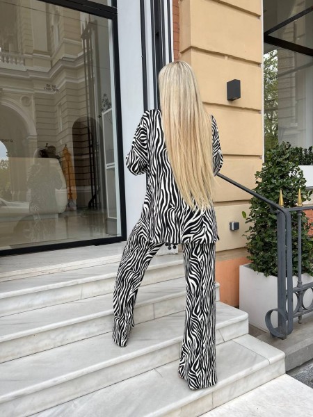 Жіночий костюм у стилі зебри 27351 АА