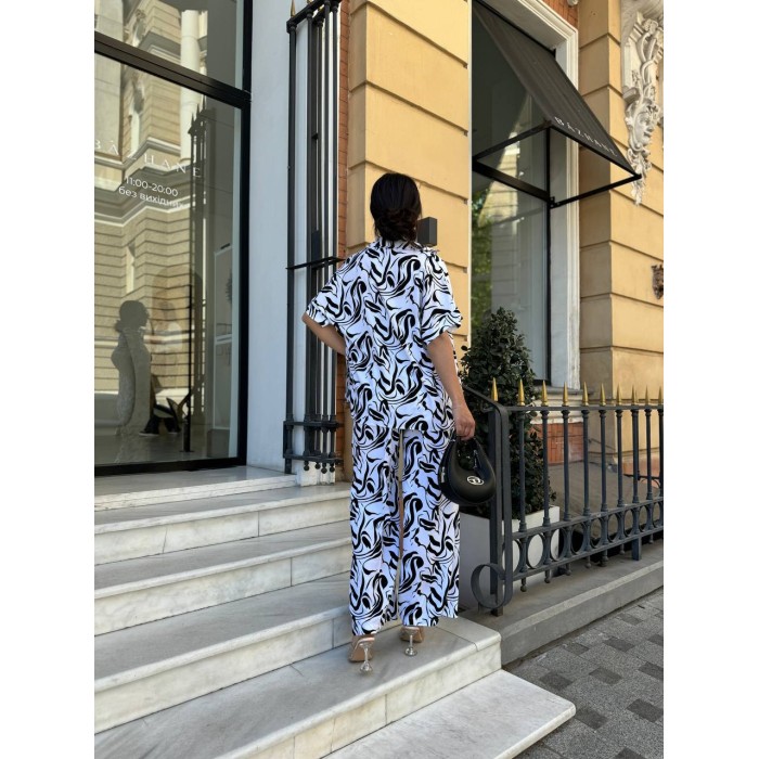 Нежный прогулочный костюм молочного цвета 28060