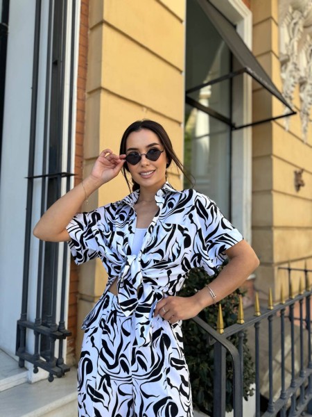 Ніжний прогулянковий костюм молочного кольору 28060 N