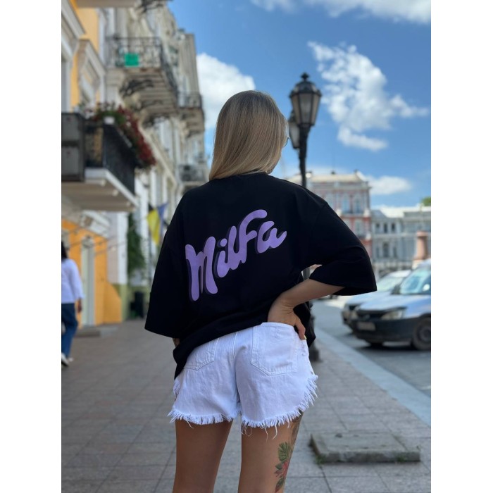 Жіноча базова футболка "MILFА" чорного кольору  28342