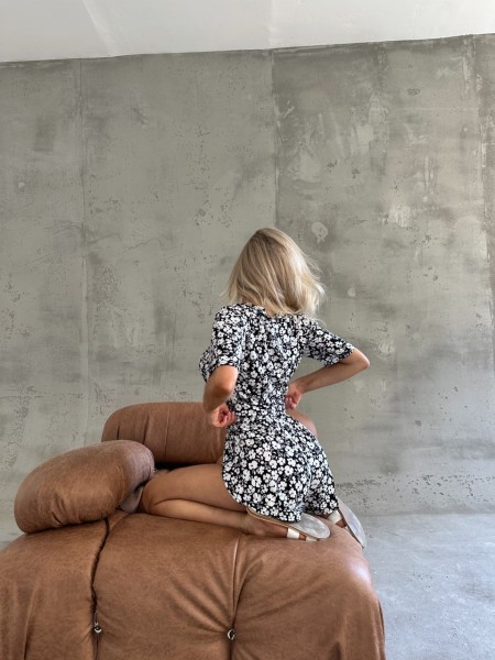 Тонкий, жіночий костюм у рубчик чорного кольору в білу квітку 28423 SoC