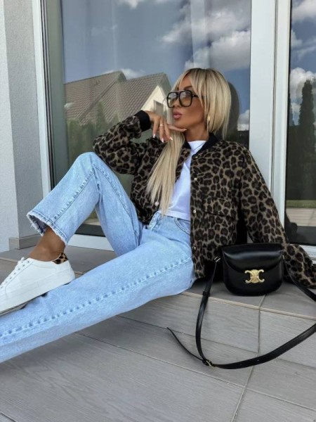 Жіночий трендовий бомбер леопардового кольору 28701