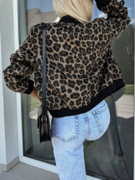 Жіночий трендовий бомбер леопардового кольору 28701