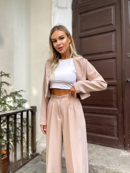 Стильний, жіночий костюм бежевого кольору 28712