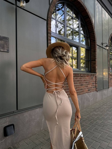 Привлекательное платье в стиле SKIMS с открытой спинкой бежевого цвета 28823
